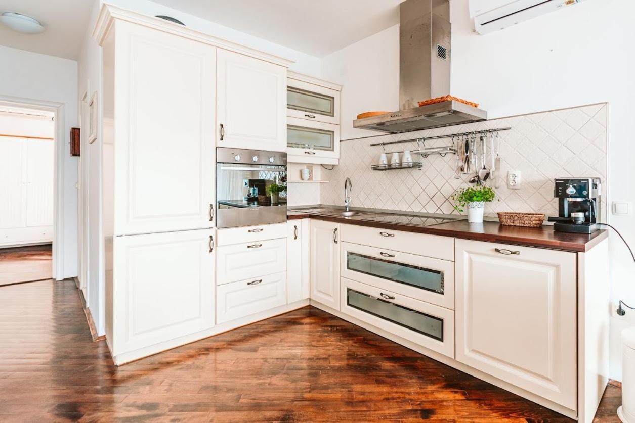 Sutivan Best Apartments Kültér fotó